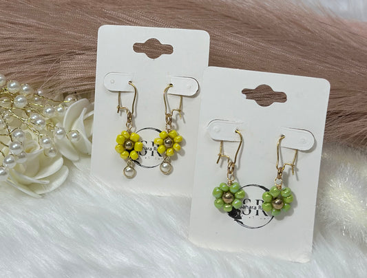 Handmade daisy beaded dangle earrings